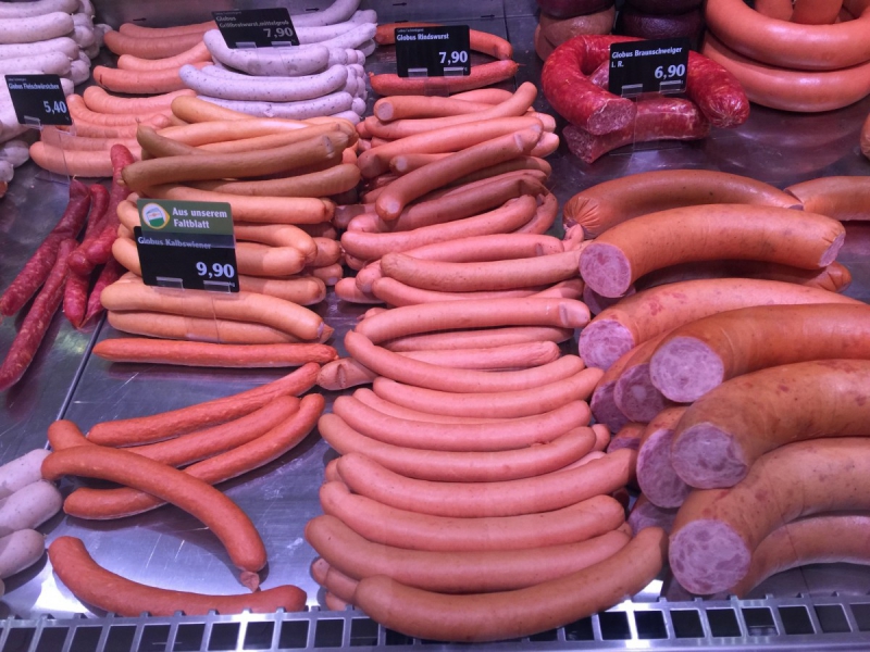 charcuterie-PUGET VILLE-min_sausages_meat_butchery-1069321